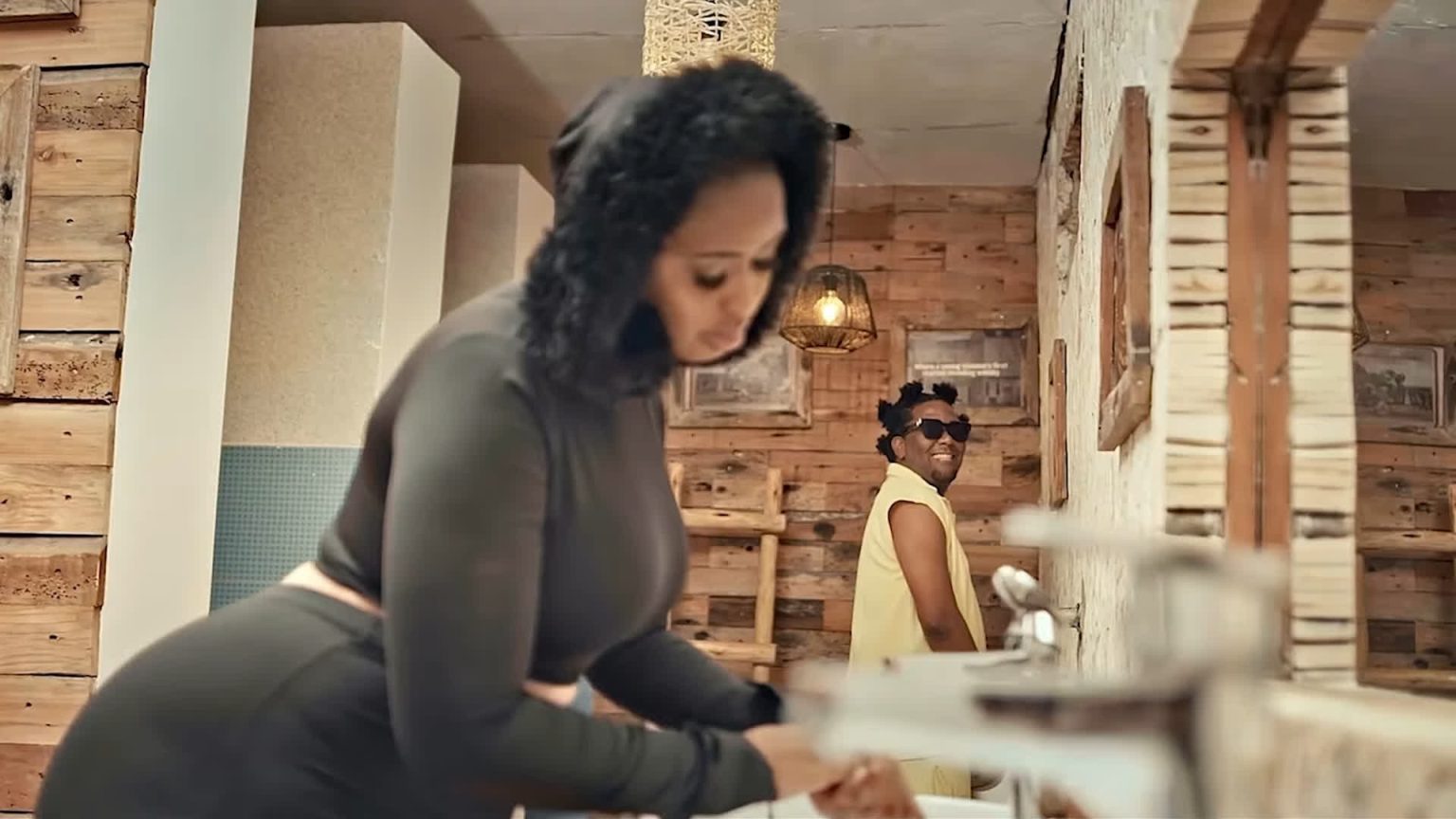 Music Video : Madee – Nakojoa Pazuri